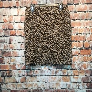 EUC 💕 Talbots Woman’s Size 8P Leopard Print Skirt